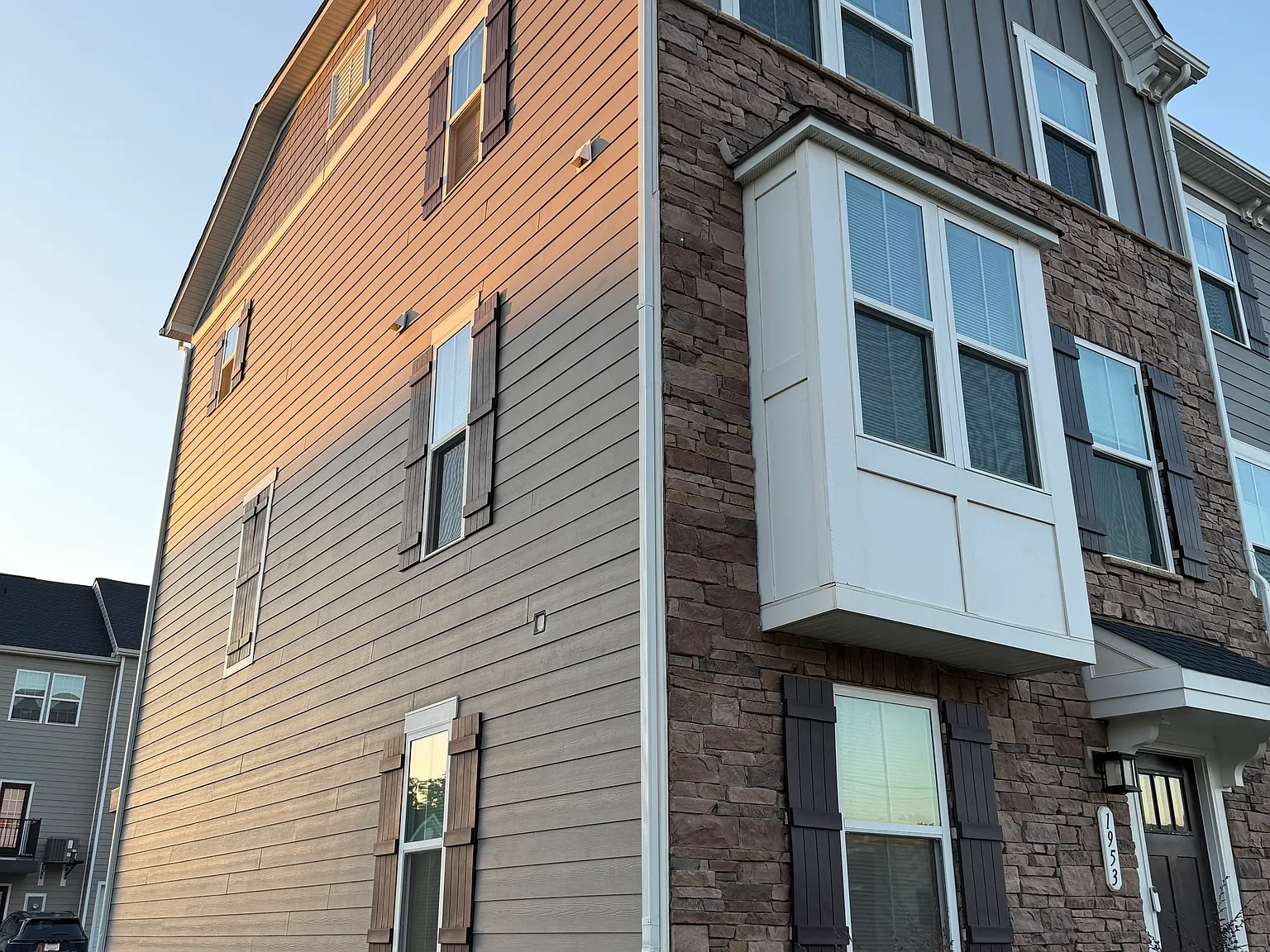 3 bed, 2.5 bath, 1741 sqft, $2,450 — Photo 3