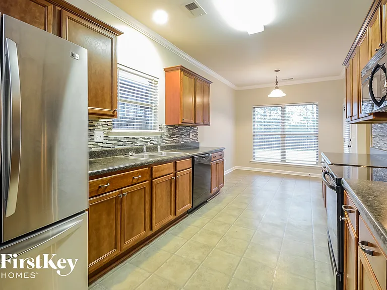 1072 Pine Valley Dr — Photo 6