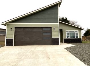 402 Lolly Ln, Dallesport, WA 98617