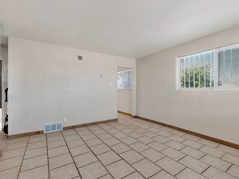 536 Cardenas Dr SE — Photo 28