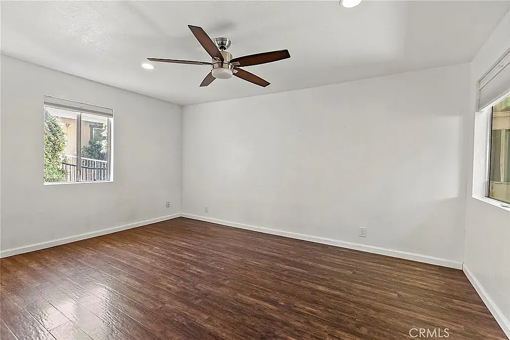 5525 Capistrano Ave — Photo 2