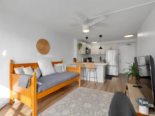 445 Kaiolu St APT 609, Honolulu, HI 96815