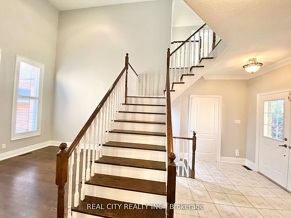 3rd image of 830 Old Derry Rd