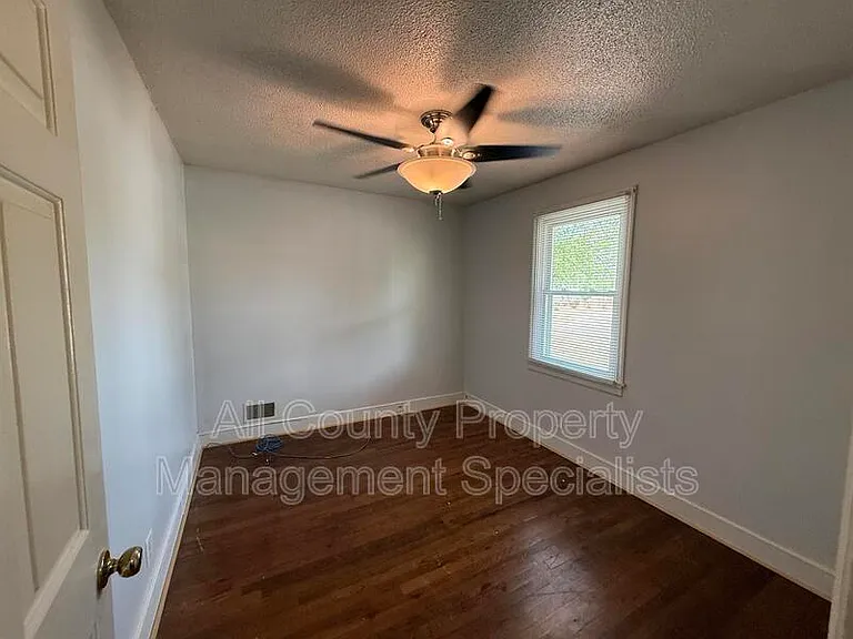 123 Lanier Ave — Photo 4
