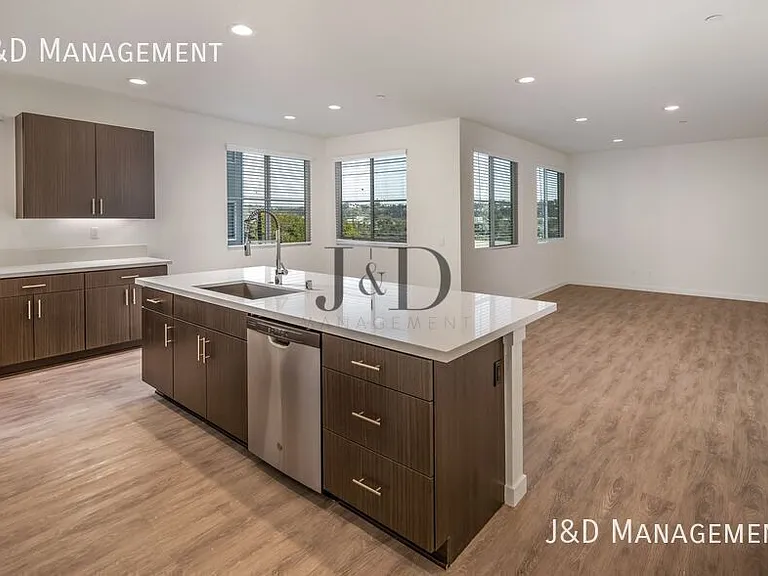 5845-5855 Riley St — Photo 18