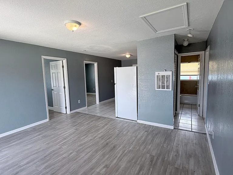 1225 Avenue K — Photo 3