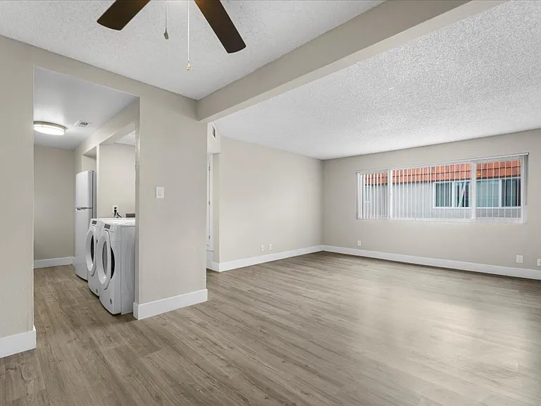 Sherwood Forest Apartments — Photo 24