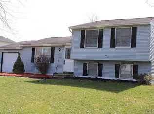 7582 Iris Ln, Liverpool, NY 13088