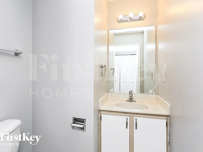 21439 W Georgetown Ct — Photo 13