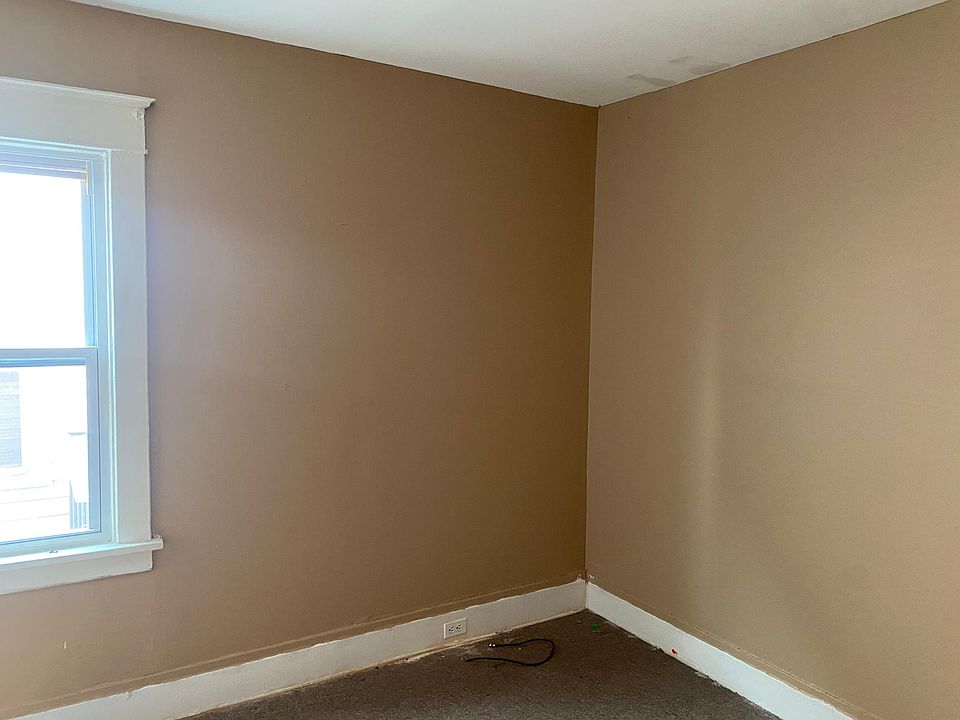 1st image of 381 Shirley Ave