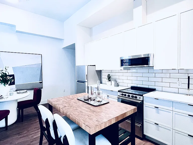 1523 Davie St #201 — Photo 15