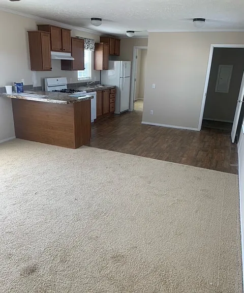 Crestview — Photo 20