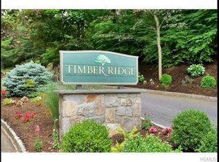 35 Timber Rdg, Mount Kisco, NY 10549