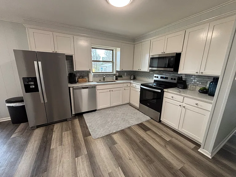 3506 Robinhood Ln — Photo 8