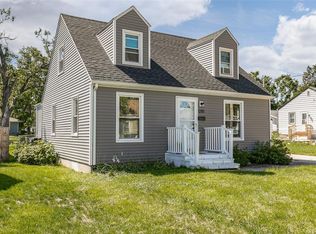 1281 34th St NE, Cedar Rapids, IA 52402