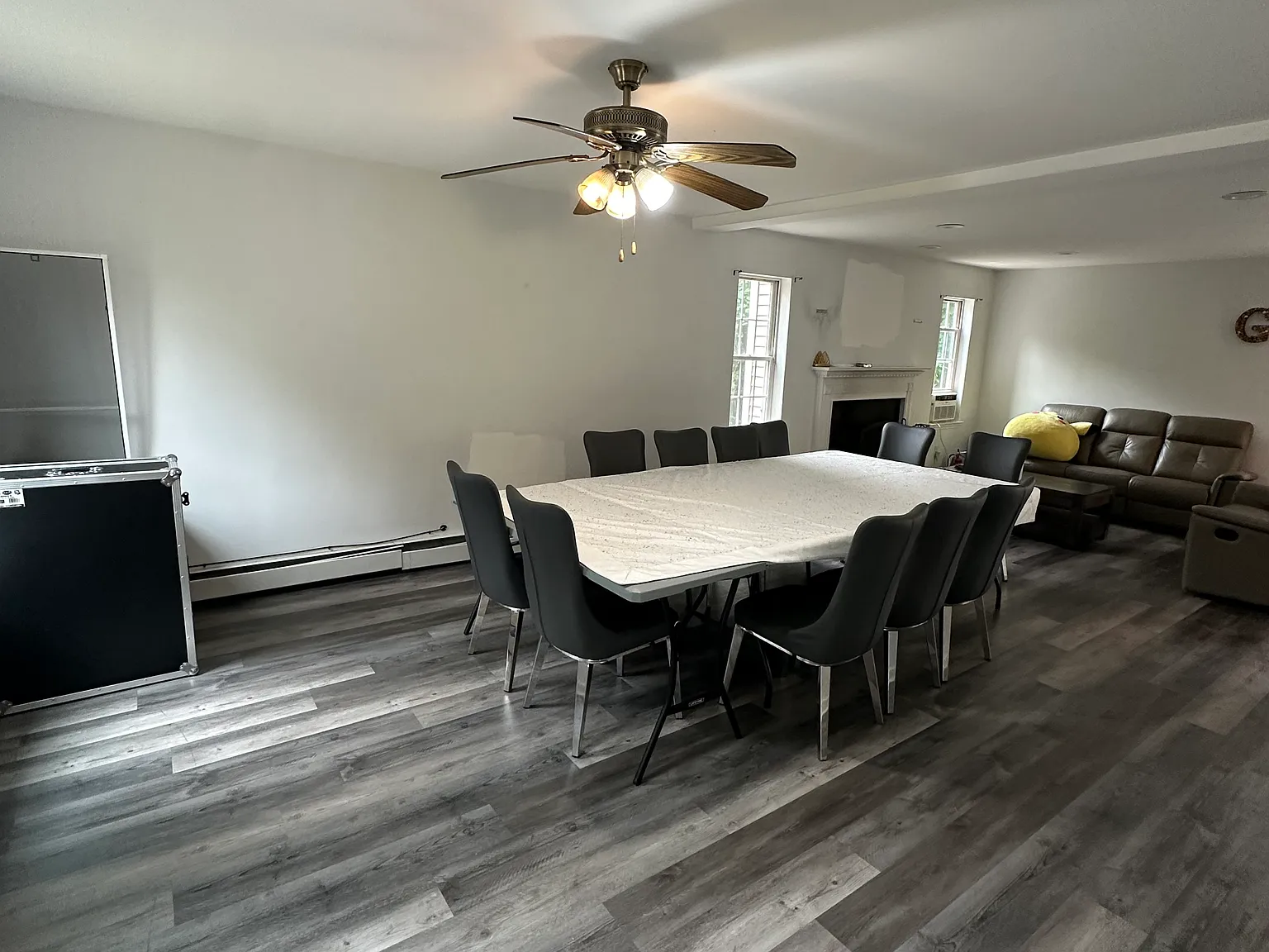 4 bed, 3.5 bath, 2390 sqft, $3,300 — Photo 3