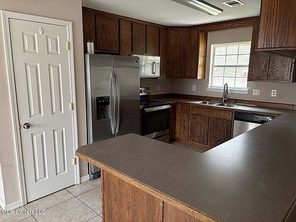 2nd image of 501 Pratt Rd