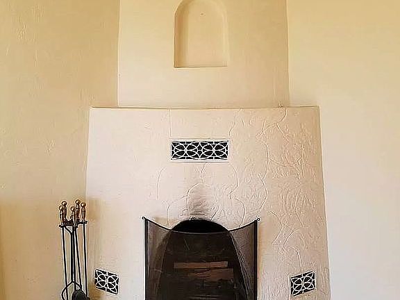 5th image of 208 Aliso Dr NE