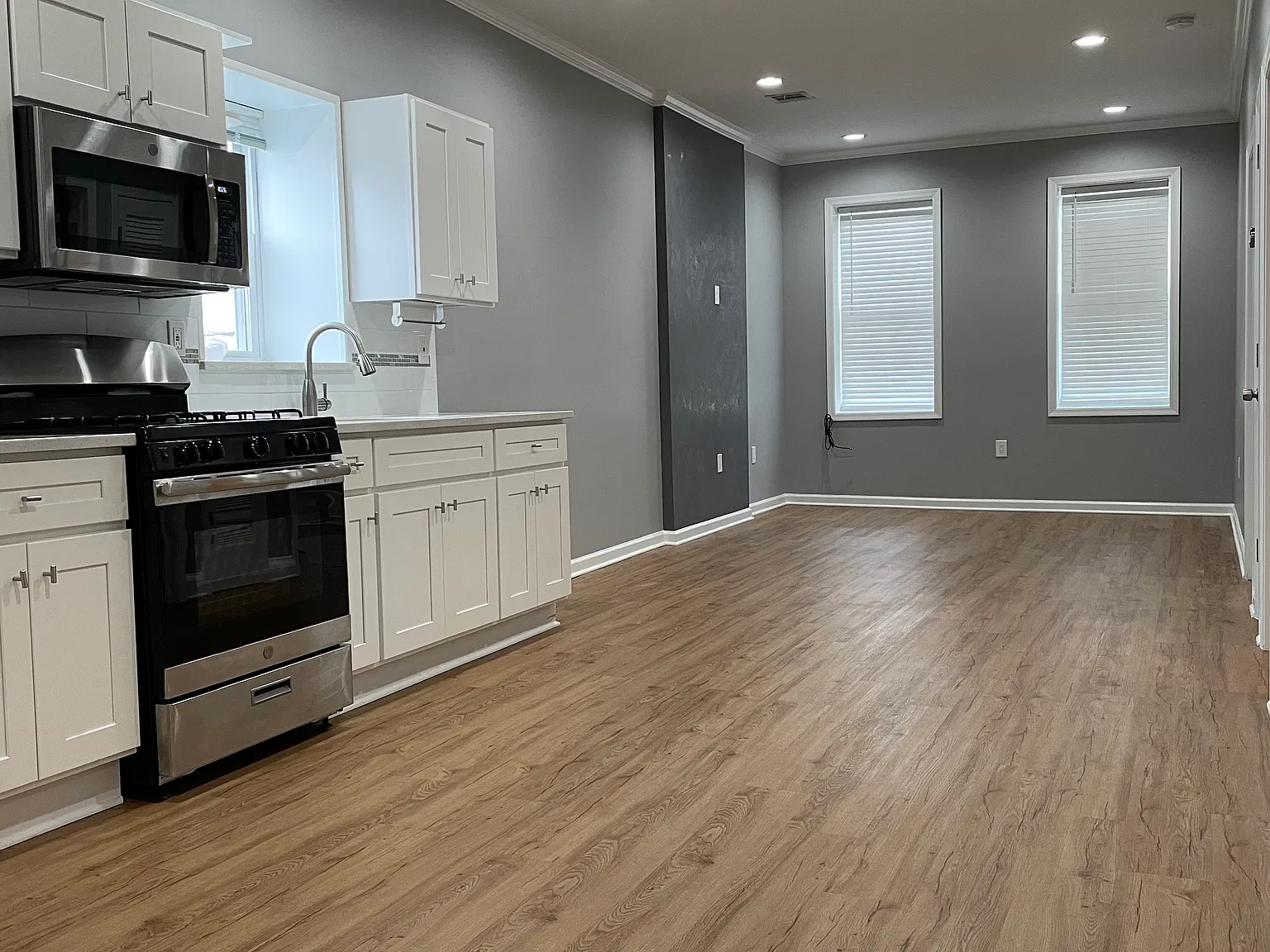 3 bed, 1000 sqft, $2,700 — Photo 1