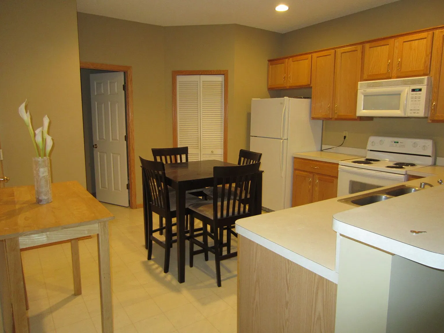 Great 2BR Townhome! — Photo 2