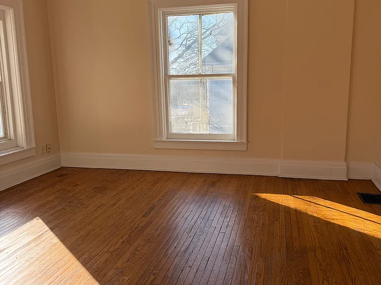 406 E Prospect Ter — Photo 4