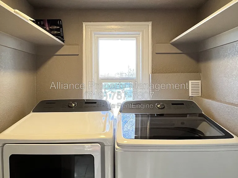 743 N Walnut St — Photo 14
