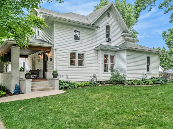 107 E Wabash Ave, Wakarusa, IN 46573