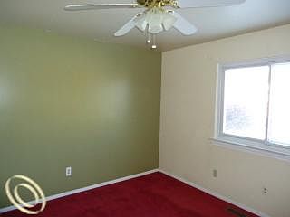 5th image of 33610 Glen St