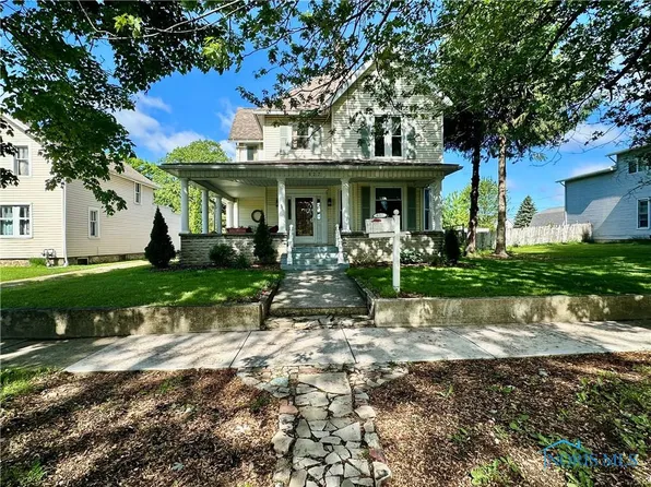 827 N Main St, Fostoria, OH 44830
