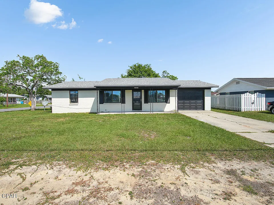 922 Everitt Ave