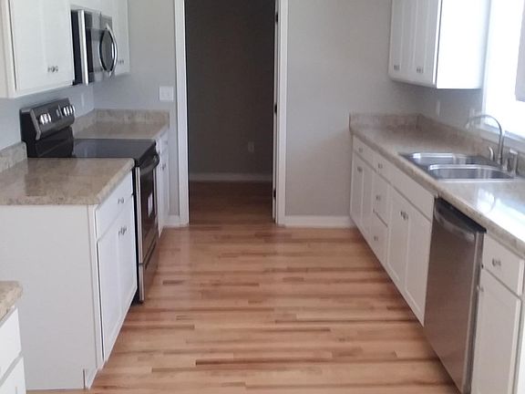 5th image of 1585 Berkshire Dr