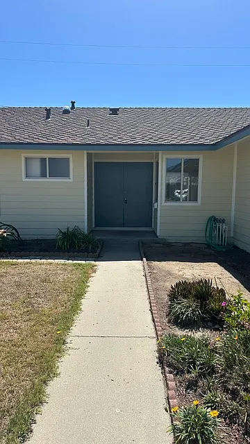 3 bed, 1300 sqft, $3,300 — Photo 4