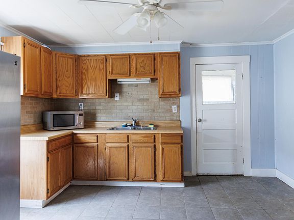 3rd image of 2323 Magnolia Ave