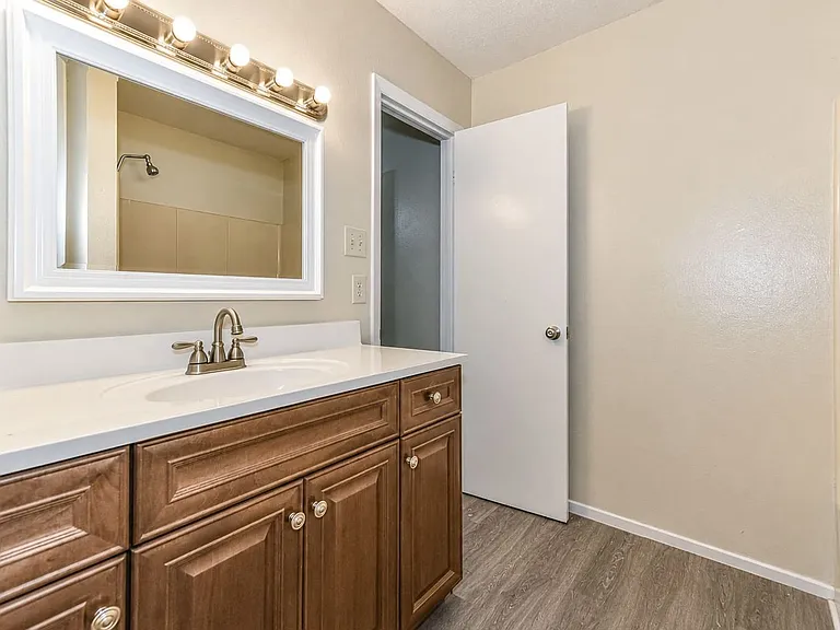 1224 Westway Cir — Photo 12