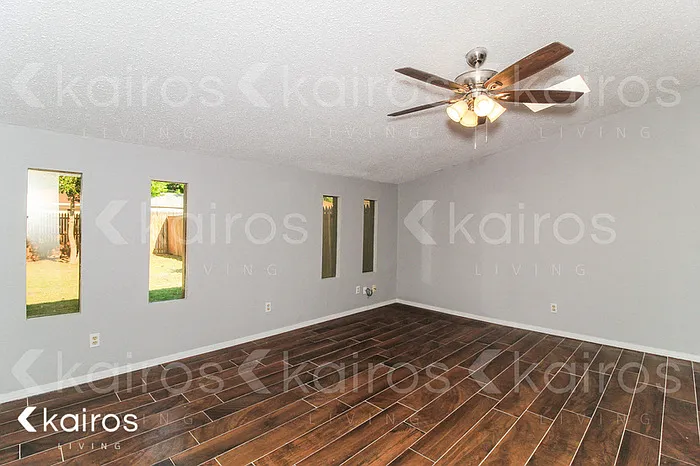 8202 Laredo Trl — Photo 12