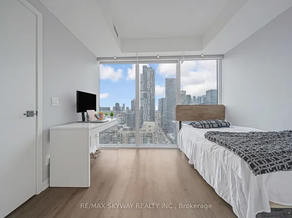 319 Jarvis St #2101, Toronto, ON M5B 0C8