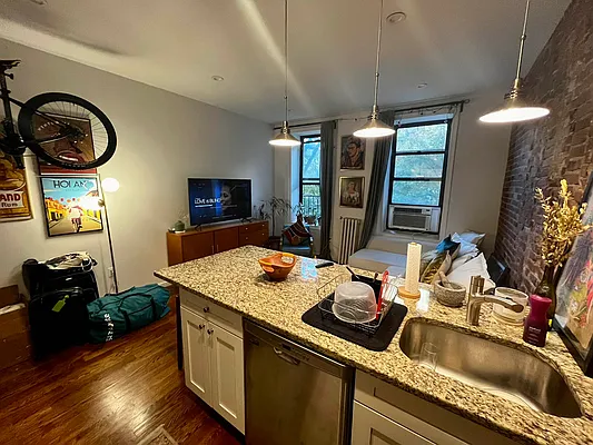 Rented by MySpaceNYC | media 18