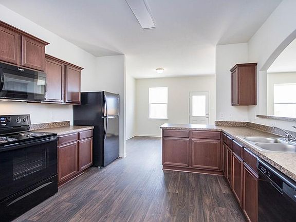 3rd image of 10550 Pine Landing Dr