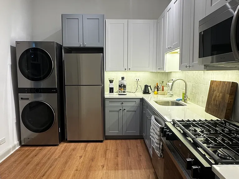 2028 N Oakley Ave #2R — Photo 1