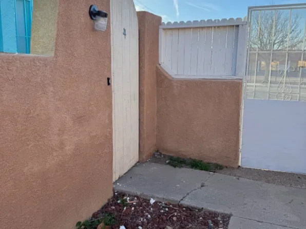 936 San Pedro Dr SE #4, Albuquerque, NM 87108