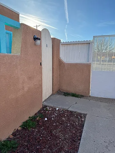 936 San Pedro Dr SE #4 Photo 1