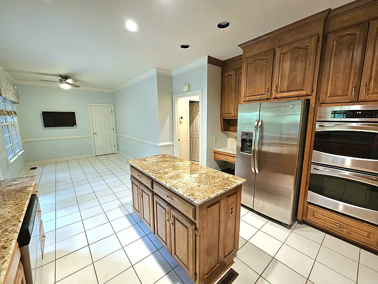 125 Woodmere Ct — Photo 11
