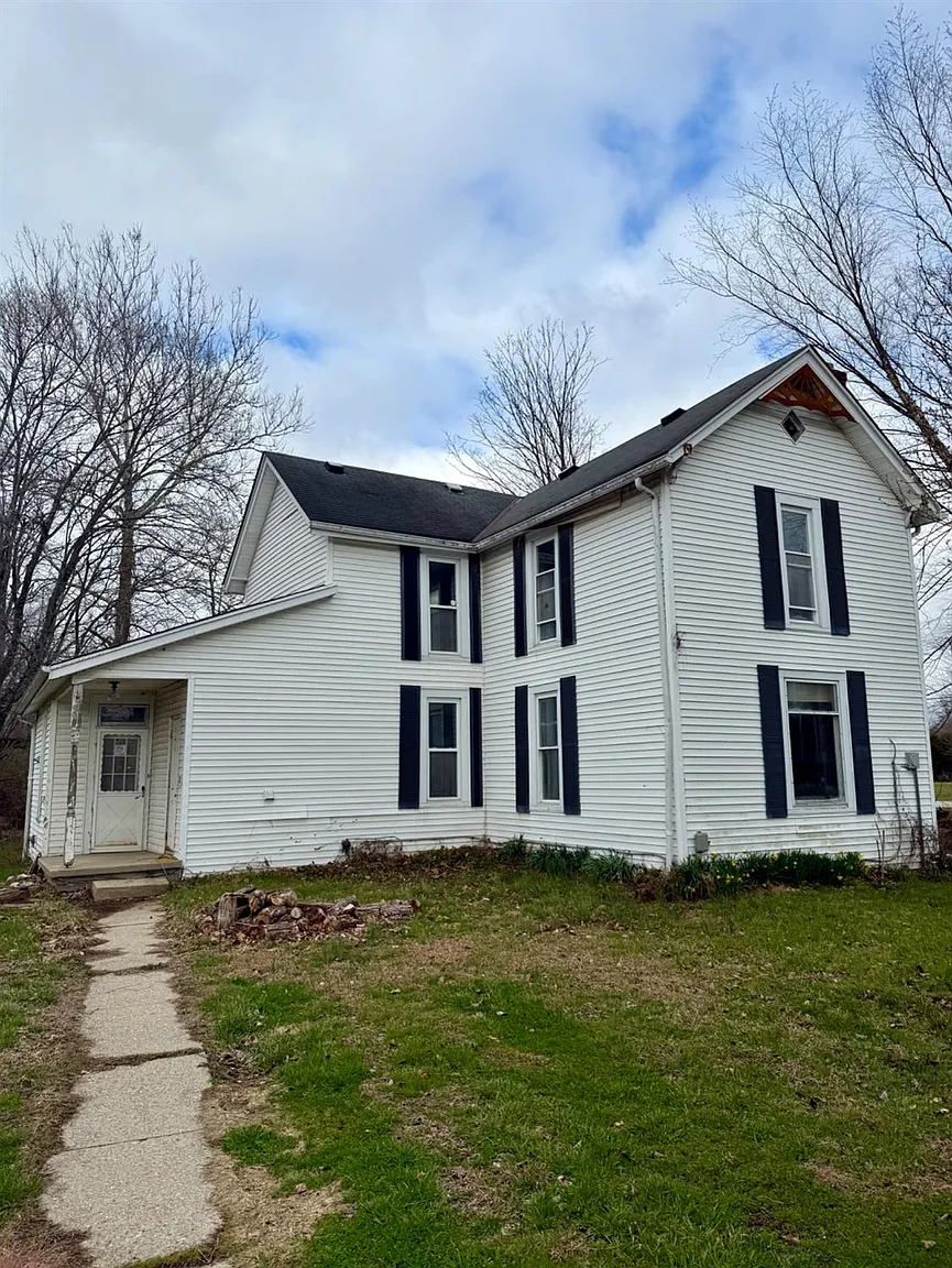 6066 E State Road 48 photo 1