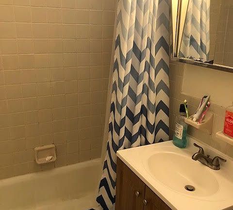 3rd image of 305 E 75th St APT 28