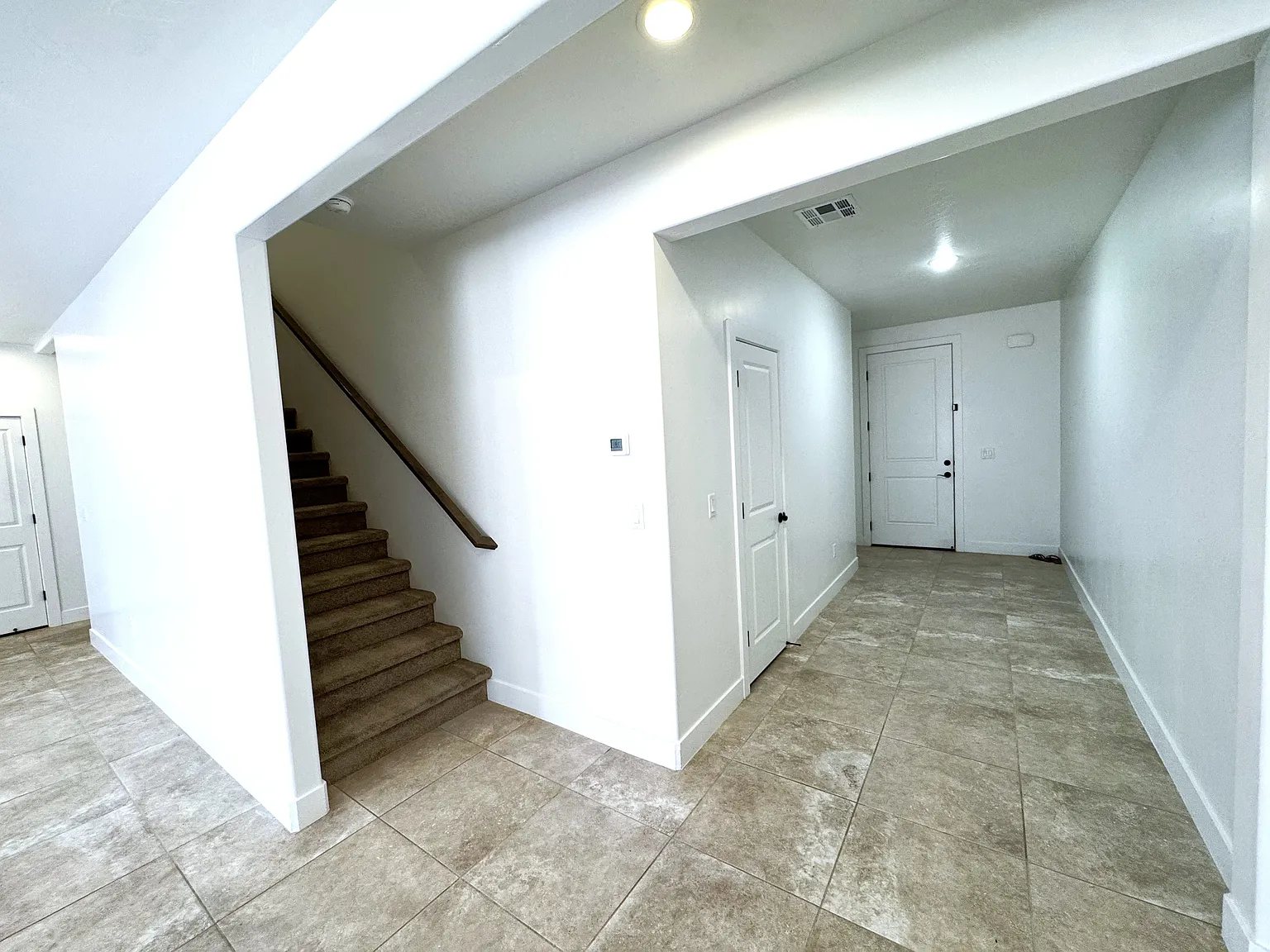 Stunning Townhome! 4 beds 2.5 baths 2 car garage! — Photo 3
