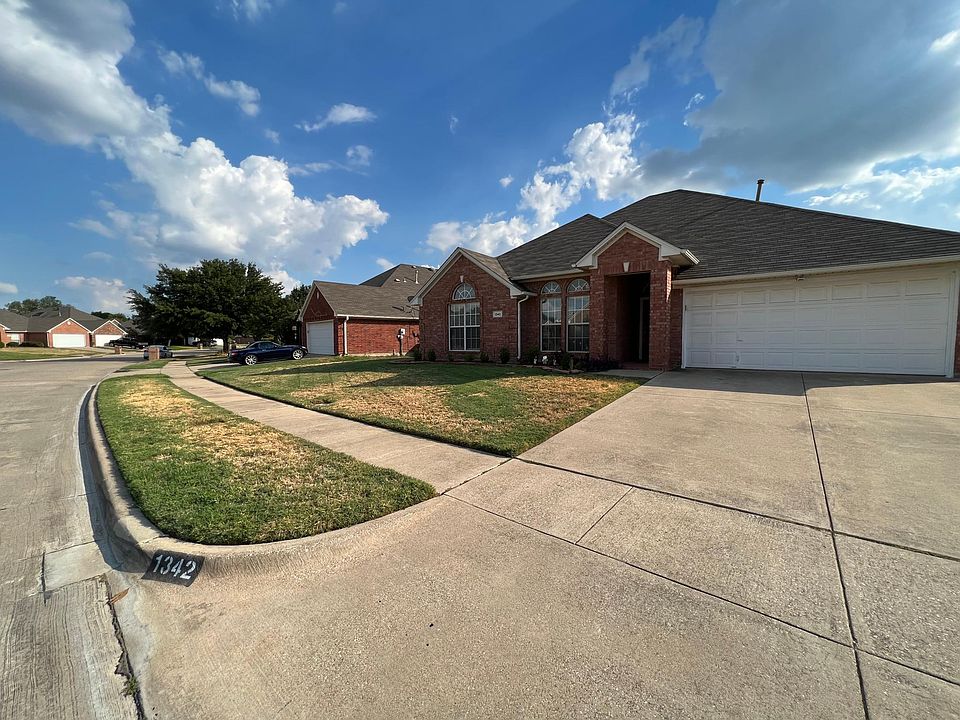1st image of 1342 Lyra Ln