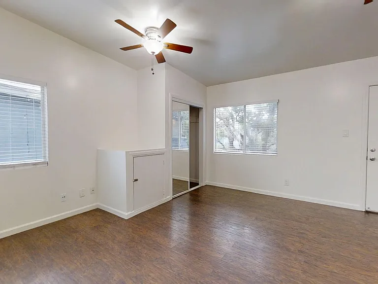 Sea Breeze Apartments — Photo 4