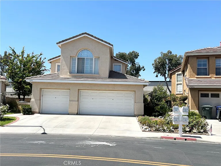 15201 Riviera Ln — Photo 1