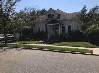 26 Elm St, Hicksville, NY 11801