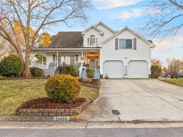 1909 Harvest Moon Cir, Virginia Beach, VA 23453